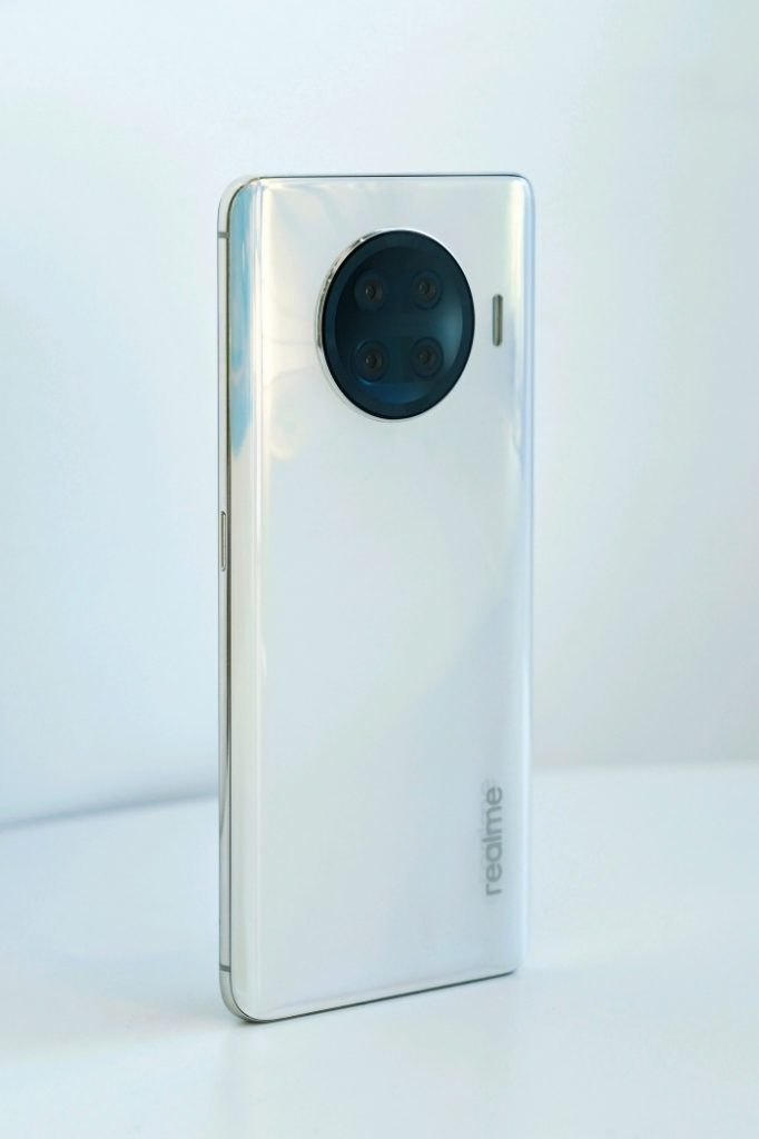 realme Akan Hadirkan Smartphone Flagship dengan Qualcomm Snapdragon 888
